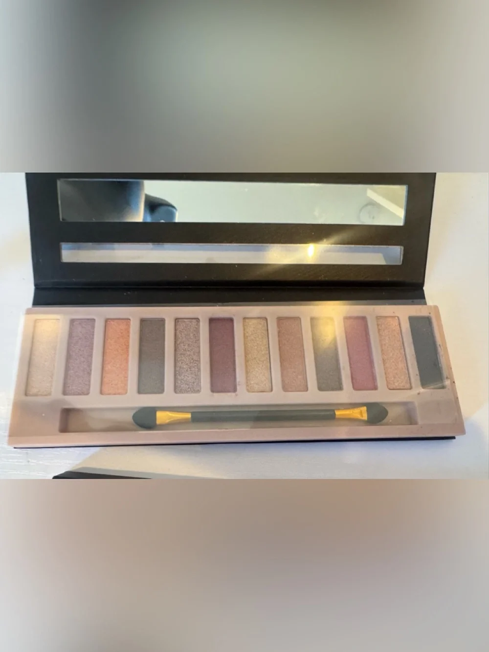 12-Color Eyeshadow Palette — Brown, Gold & Cream Neutrals